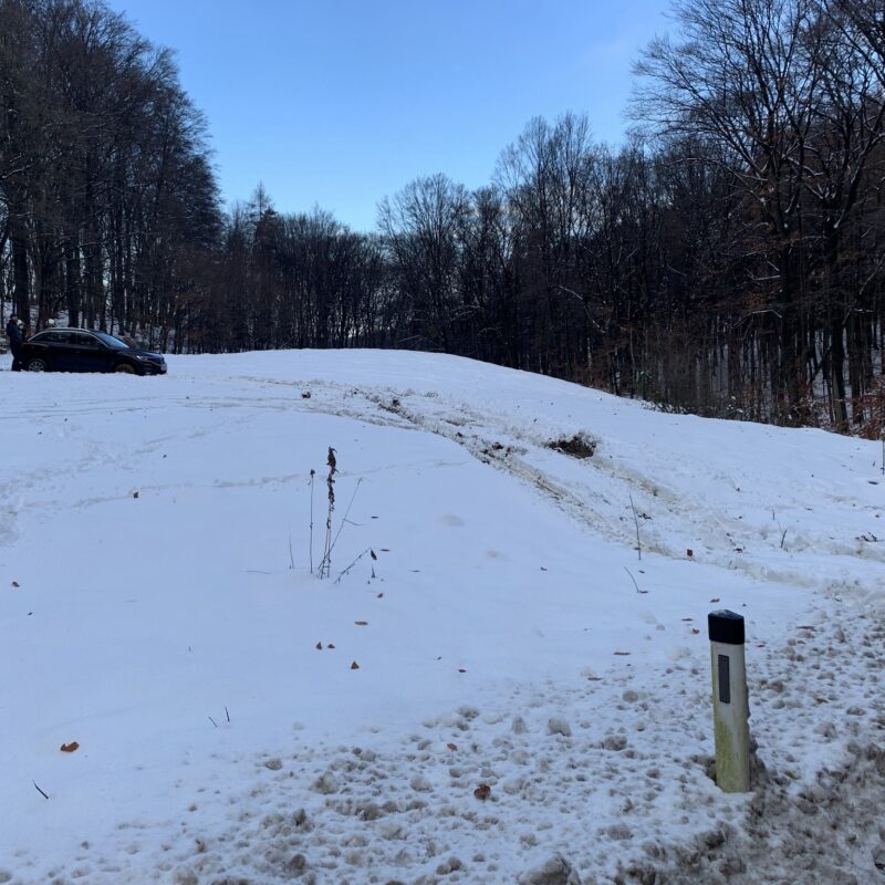 PKW-Bergung beim hängenden Stein