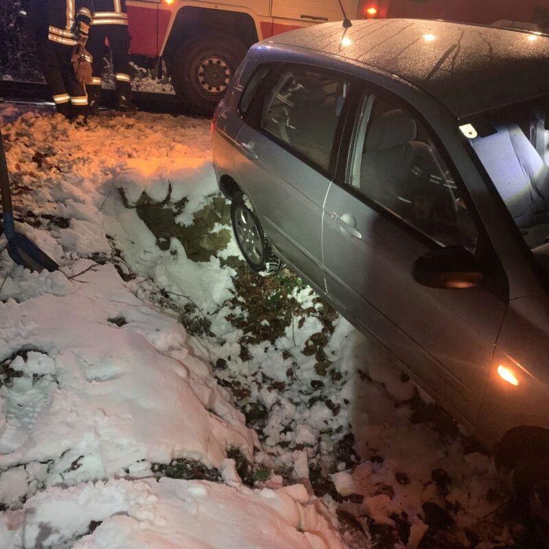 Fahrzeugbergung aus Entwässerungsrinne