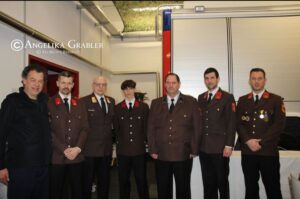 Mehr über den Artikel erfahren Auszeichnungen und Beförderungen