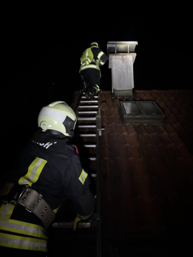 Mehr über den Artikel erfahren B1 Kaminbrand in Unterkirchbach