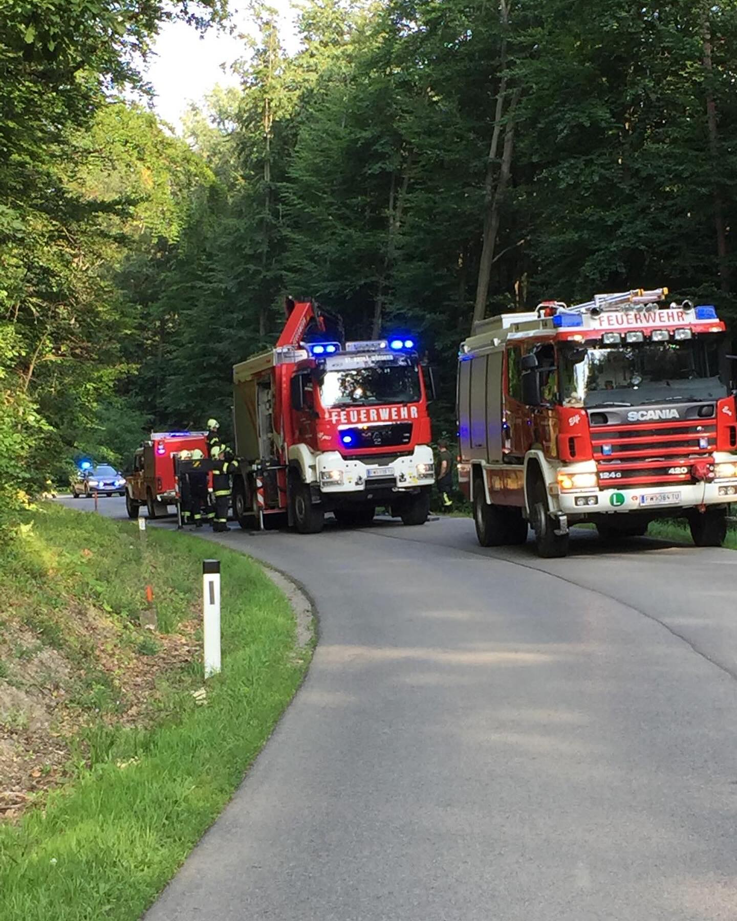 Mehr über den Artikel erfahren Fälschlich vermuteter PKW-Brand mit Menschenrettung