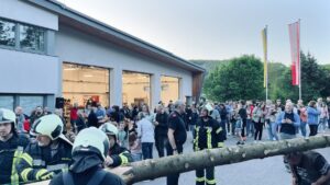 Mehr über den Artikel erfahren Highlights vom Maibaumaufstellen 2024