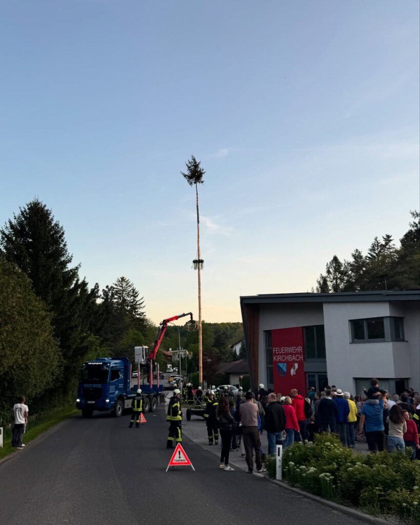 Mehr über den Artikel erfahren Highlights vom Maibaumaufstellen 2025