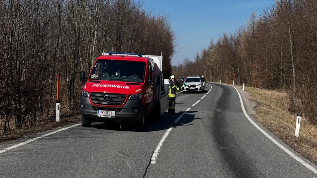 Mehr über den Artikel erfahren Motorradunfall aufgrund massiver Ölspur