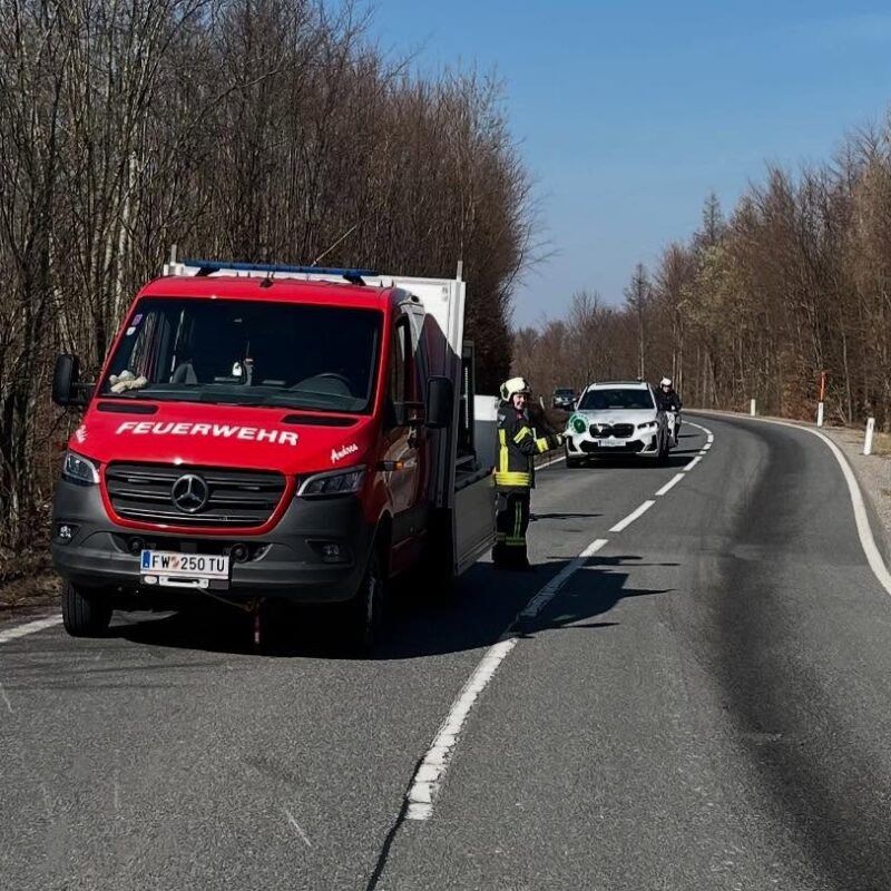 Motorradunfall aufgrund massiver Ölspur