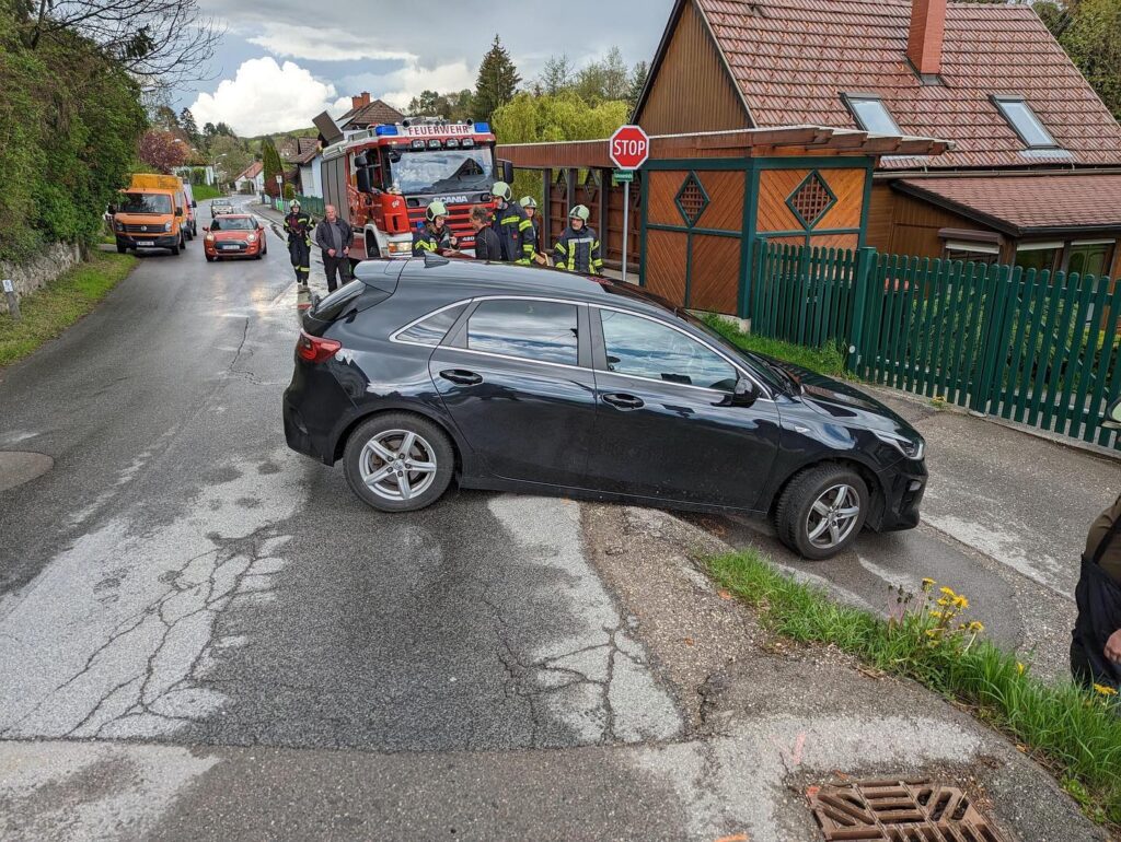 Mehr über den Artikel erfahren PKW-Bergung in Unterkirchbach
