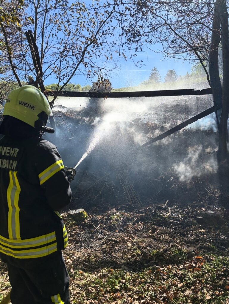 Mehr über den Artikel erfahren Brand eines Komposthaufens am Steinriegl