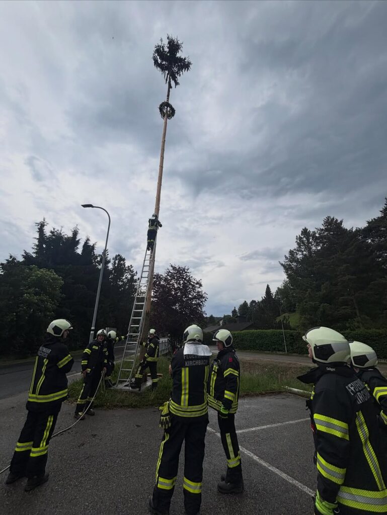 Mehr über den Artikel erfahren Der Maibaum ist gefallen